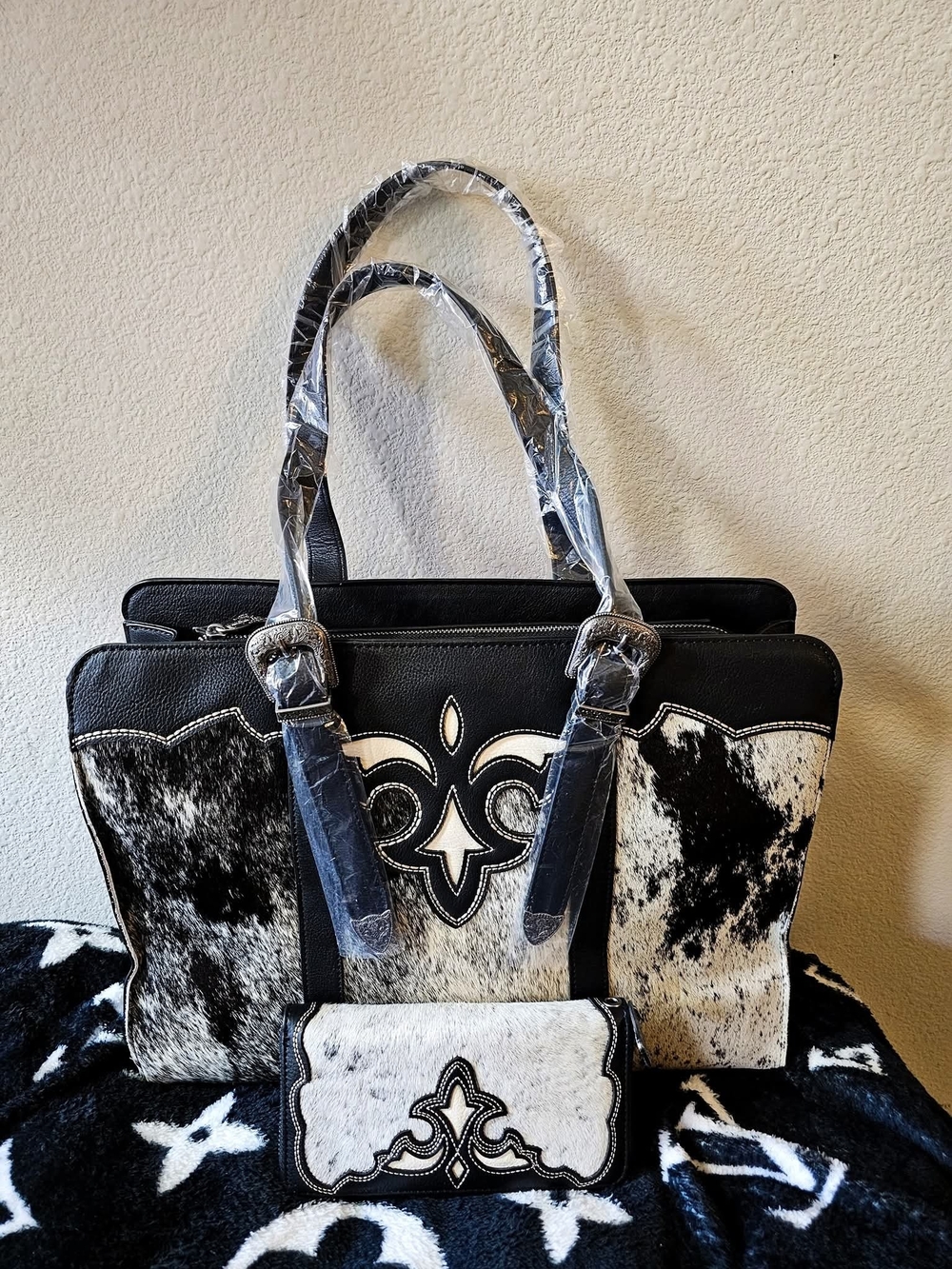 Trinity Ranch CCW Cowhide Black & White Satchel with Matching Wallet